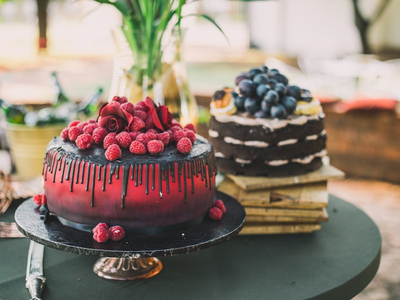 Gâteaux et pâtisseries maison sur le comptoir